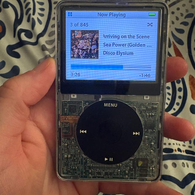 Apple iPod Classic - 第 5 世代、クリア+ブラック (3000 mAh