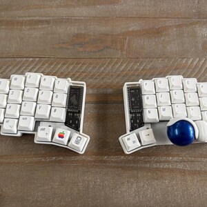カスタムキーボール44ワイヤレススプリットキーボード：完全組み立て