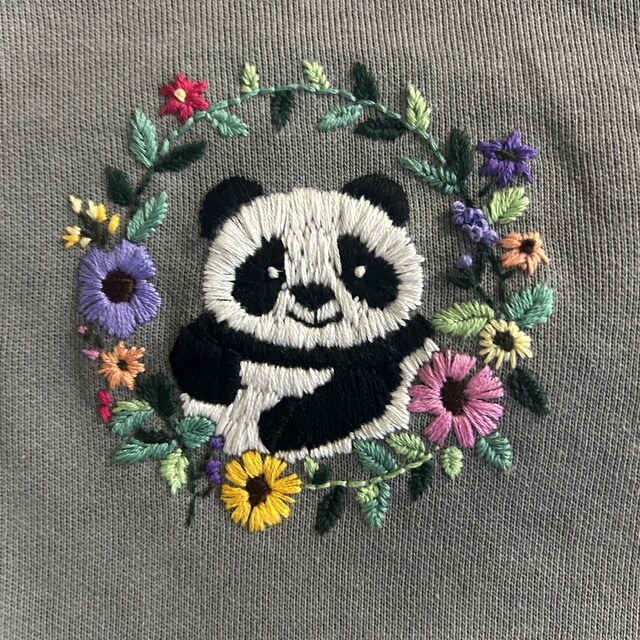 パンダの手刺繍パターン、花柄パンダ、かわいいパンダのデザイン