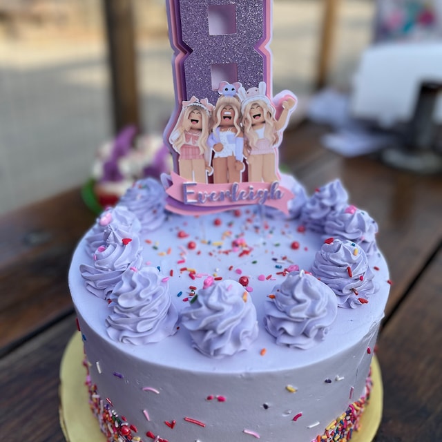 Cake topper Roblox para meninas 😍 bolo da @ketryn_cakes  👏🏻#bolorobloxmenina