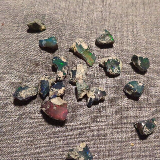 Opal gemstone, natural Opal rough , Éthiopien Noir Feu Opal Brut 14 CT