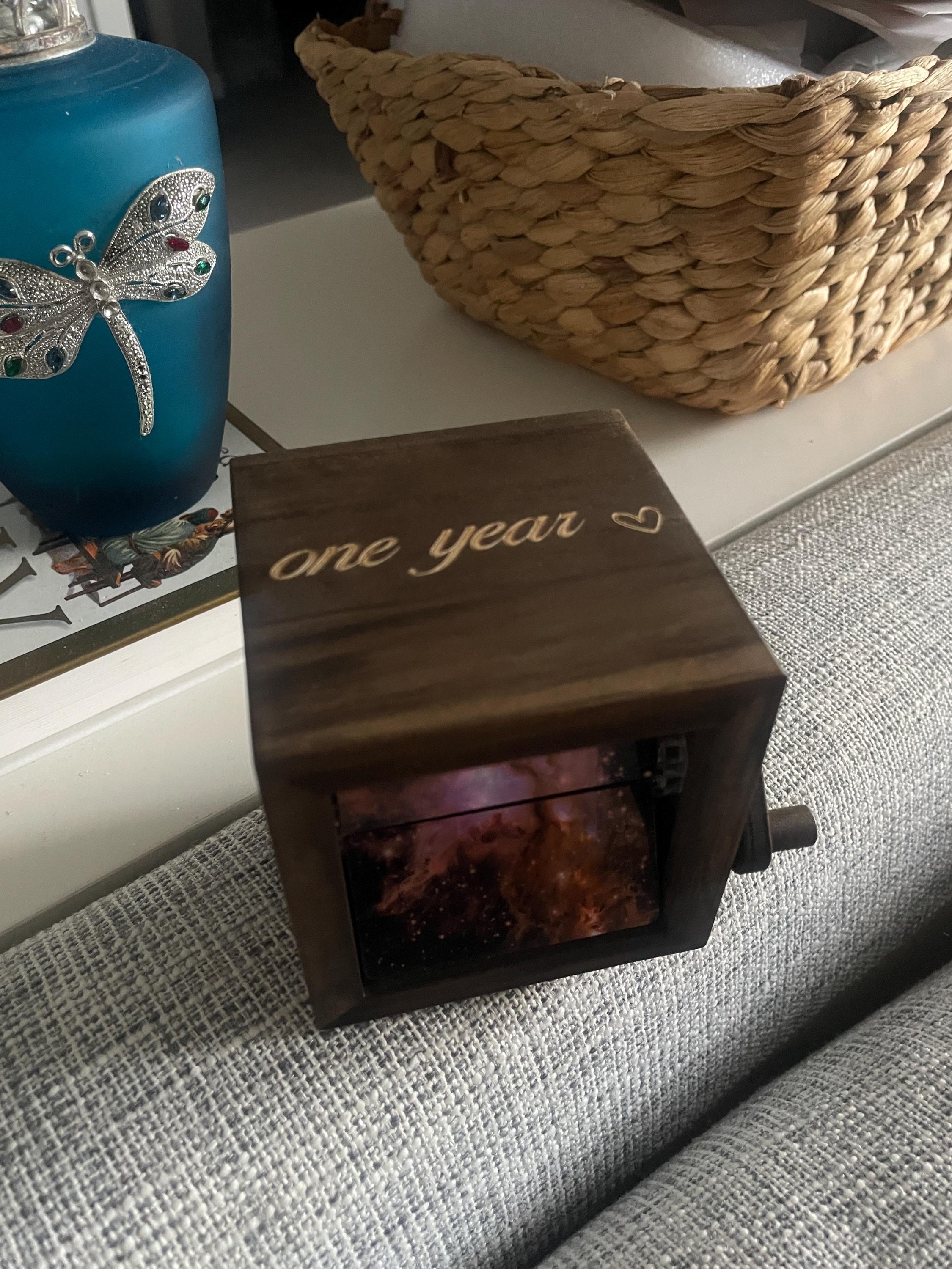 Custom Couple Flip Book Frame Animation Machine,Mechanical Hand Motion Photo Album,Custom Gift for Him,Her,Mother's Day Gift,Wedding Gift