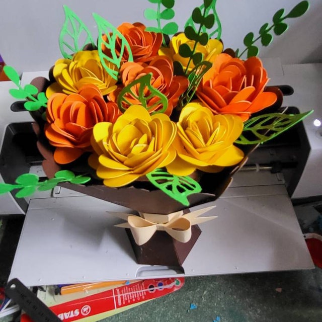 Paper Flower Bouquet With Cut Lines Ramo De Flores De Papel vase
