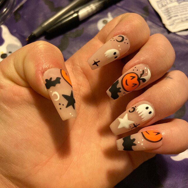 10 Basic Halloween Nails Simple Yet Super Sexy!