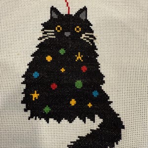 黒猫のクロスステッチ図案。クリスマスモダン動物クロスステッチPDF