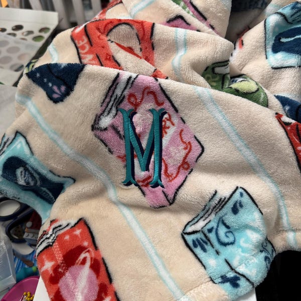Shadow Fishtail Monogram Satin Stitch Font for Machine Embroidery ...