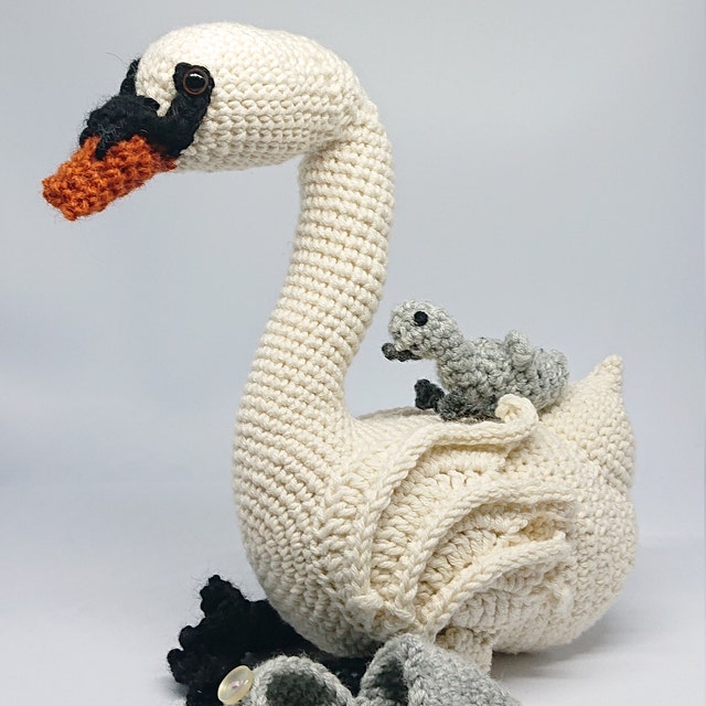 孵化した白鳥と白鳥の雛のかぎ針編みパターン - Etsy 日本