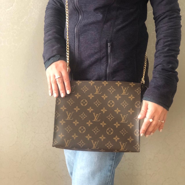 LOUIS VUITTON TOILETRY POUCH 26 – Caroline's Fashion Luxuries