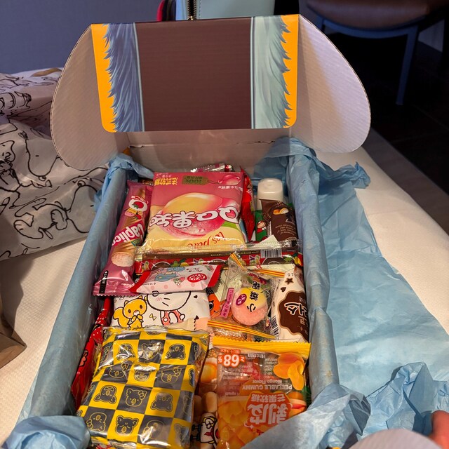 Best Value! Asian Snack Box 25PC Full & Mini Size Products
