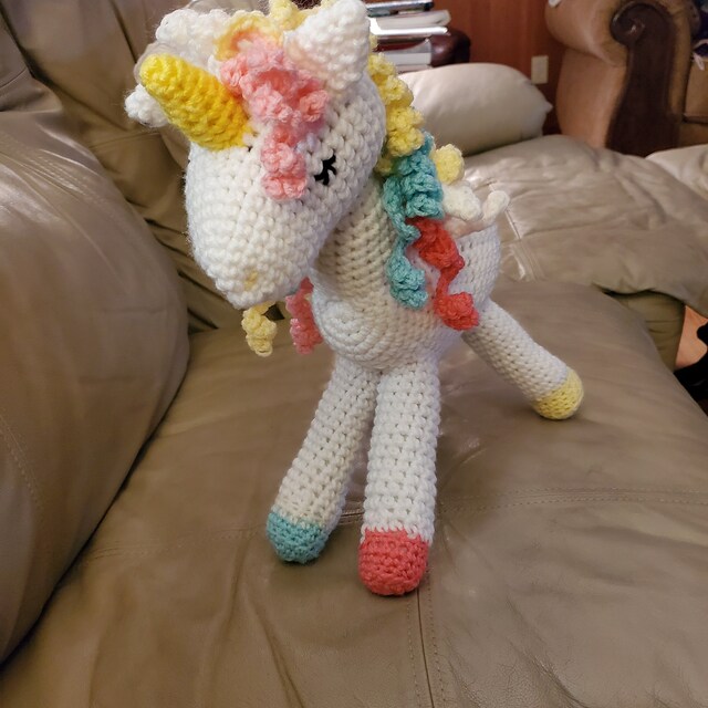 かぎ針編みのパターン - ユニコーンのカーリキュー - 編みぐるみ