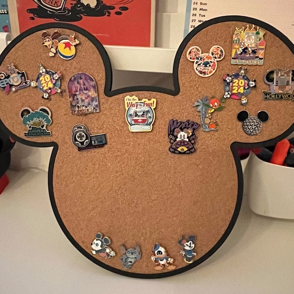 Disney’s Mickey Mouse , Minnie Mouse Pin Board, Disney Pin Trading ...