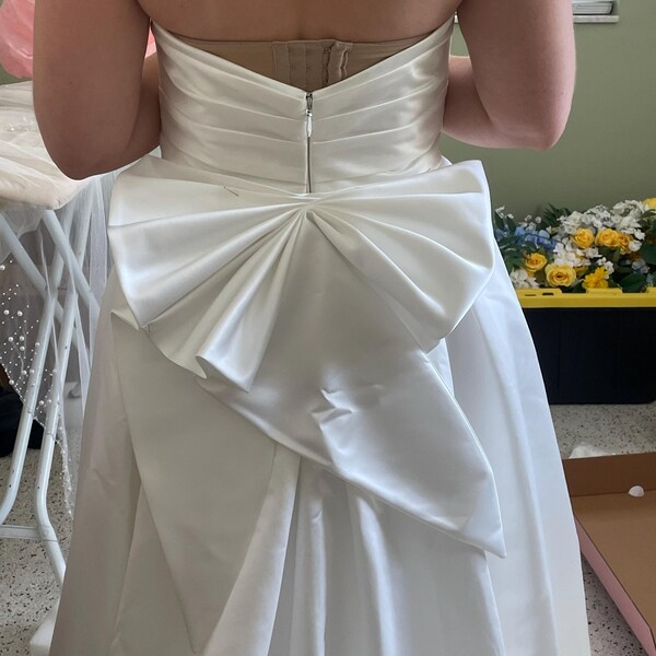 June + Detachable Straps