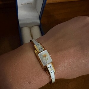 Gucci  9040L  women   Vintage Watch silver  gold stainless strap