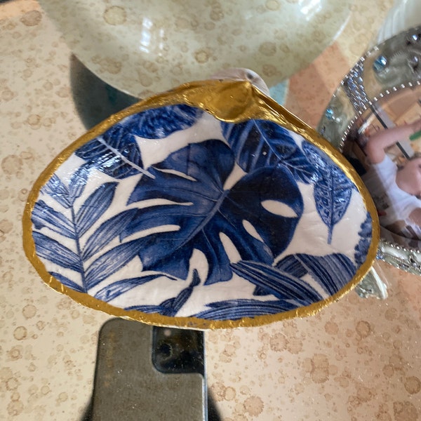 Blue Toile Decoupaged Sea Shell Used for Trinket Dish or Jewelry Dish ...