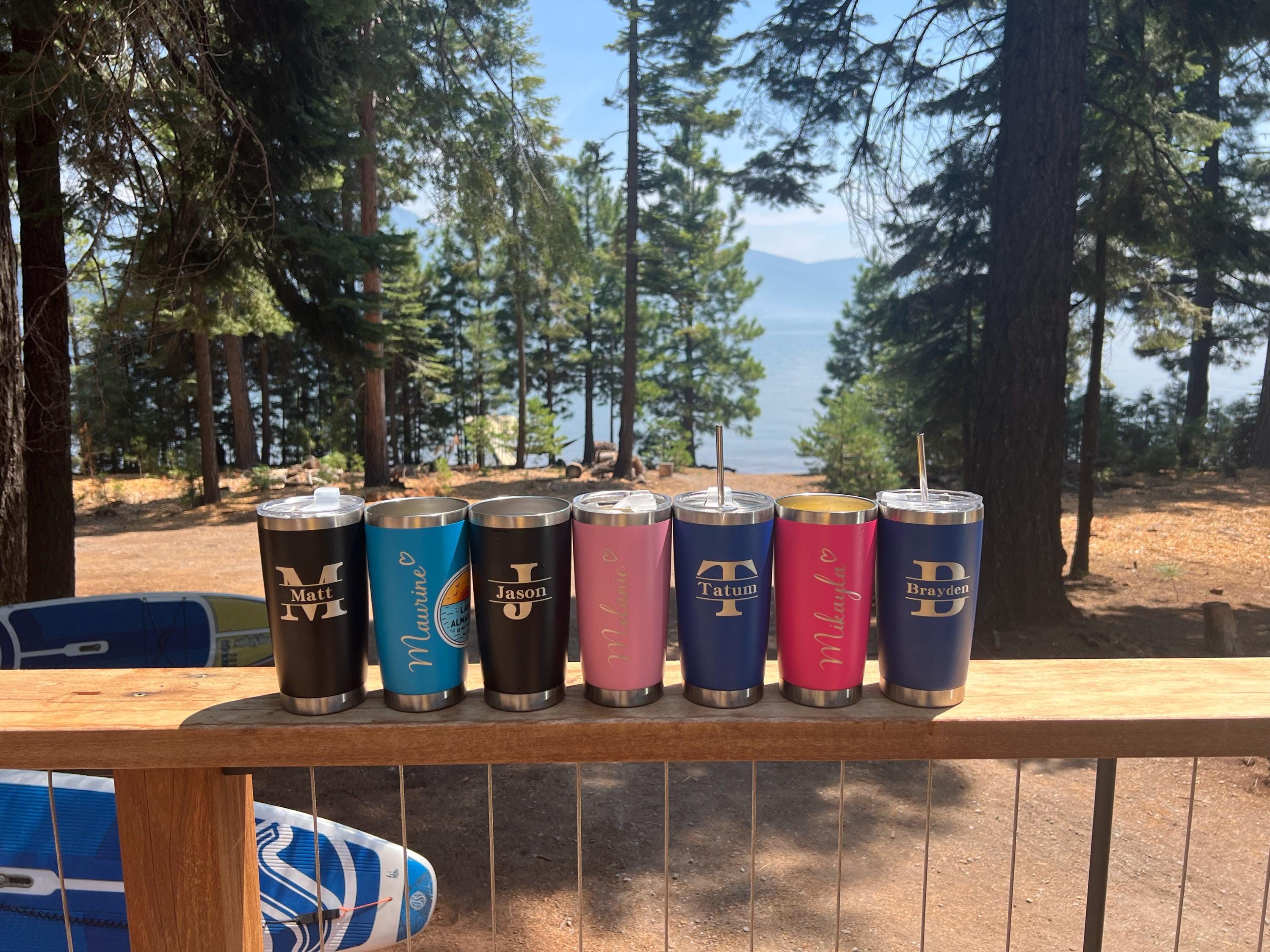 Personalisierter 20 oz Becher, Reisebecher mit individuellem Namen, Becher mit Lasergravur, Wasserbecher aus Edelstahl, Brautjungfernbecher, Isolierbecher