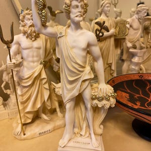 ディオニュソス像 バッカス ギリシャのワインの神 ブドウ収穫 アラ