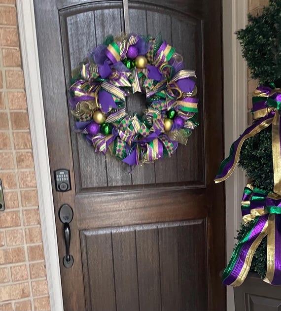 Wreath from Russell Wreaths photographed at home by Shari