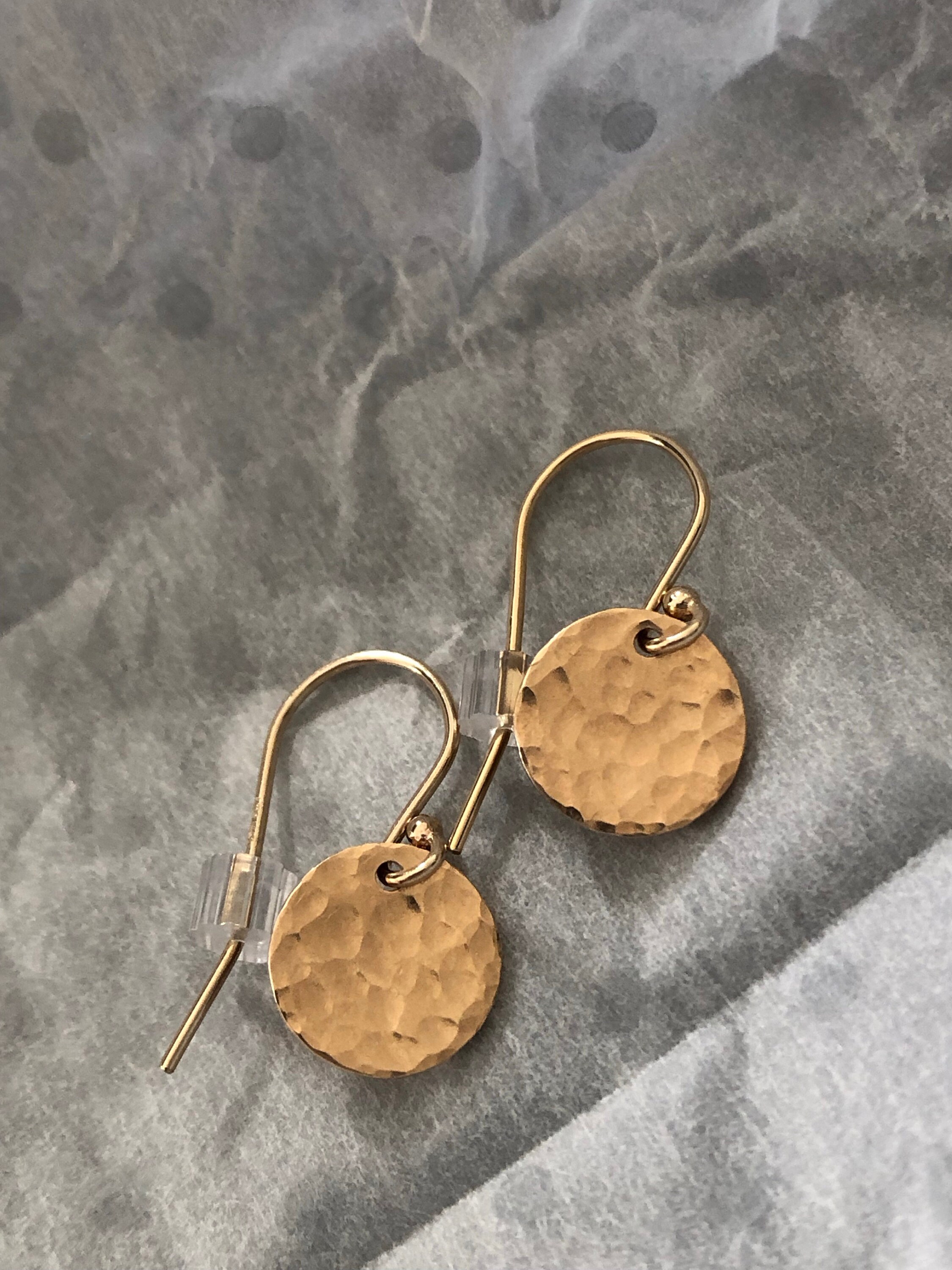 Personalized Hammered Gold Earrings, Small Gold Disc Earrings, Tiny Gold Dot Earrings, Dainty Minimalist Jewellery