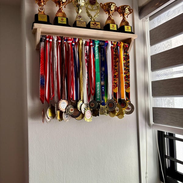 Medaillen-Vitrine Aus Holz – Mahagoni-Finish, 15,2 X 20,3 Cm, Wand- Oder Tischaufstellung, Für Sportler, Veteranen, Sammler Medaillen-Vitrine Aus Holz – Mahagoni-Finish, 15,2 X 20,3 Cm, Wand- Oder Tischaufstellung, Für Sportler, Veteranen, Sammler