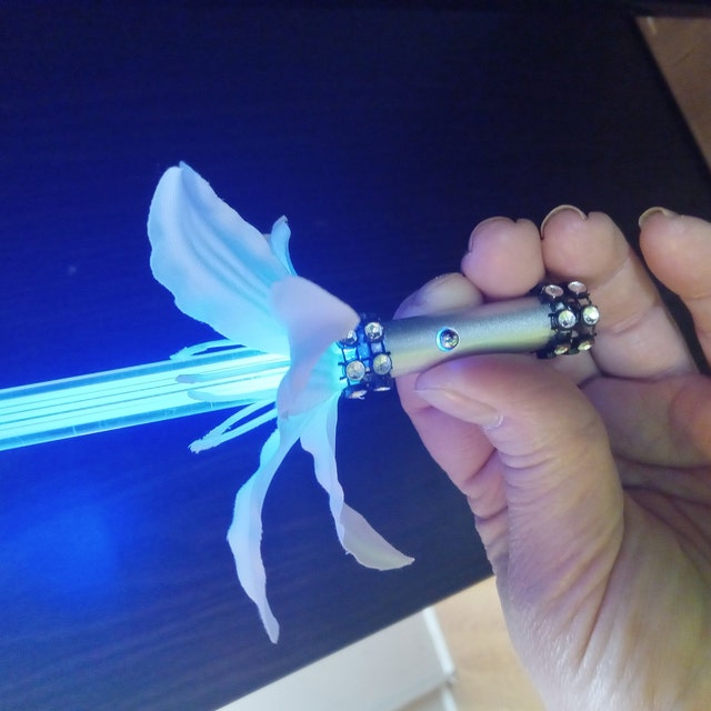 スターウォーズファンのためのライトセーバーLEDキーチェーン：赤、緑