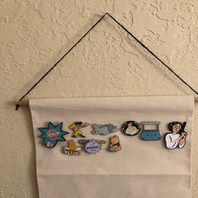 Enamel Pin Display Banner, Linen Cotton Banner, Badge Display, Pin Pennant, Enamel  Pin Display, Lapel Display, Display Board for Pin, Blank Banner To Collect  Pins, Wall Pin Display (10x12.4 inches) - Yahoo
