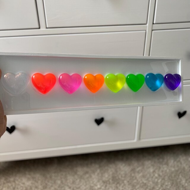 ネオンレインボー樹脂グミハートウォールアート：3Dポップアート