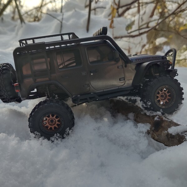 Distanziatore Motore J00660871 - - Italia