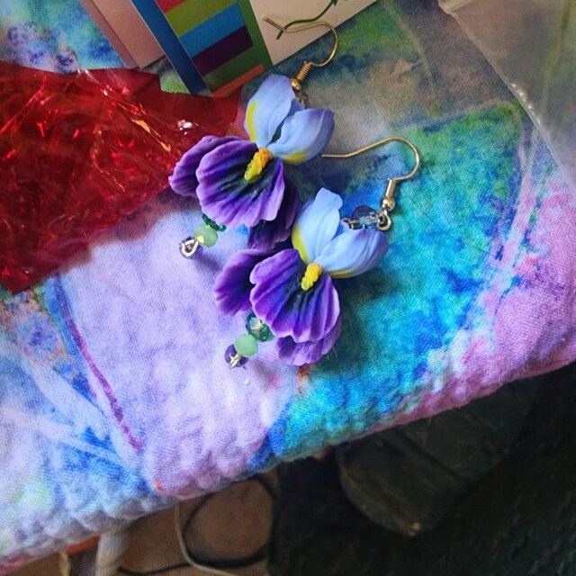 アクセサリー strong iris earrings Mini Arp Earrings in Studded Gold | Lizzie Fortunato