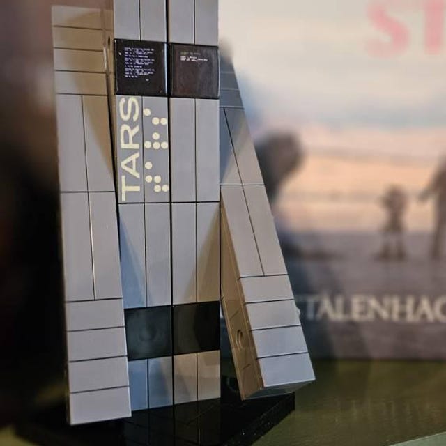 インターステラー映画ロボットTARSカスタムフィギュアは本物の