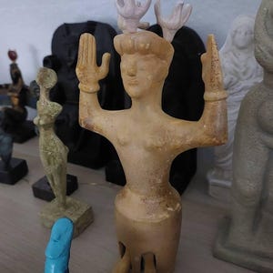 ミノア文明の女神像｜古代ギリシャの自然と母なる大地の像｜クノッソス