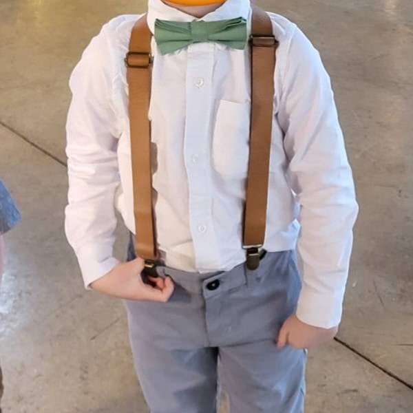 champagne colored bow tie and suspenders