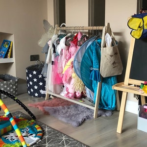 Estante de madera para niños pequeños, ropa Montessori, mini