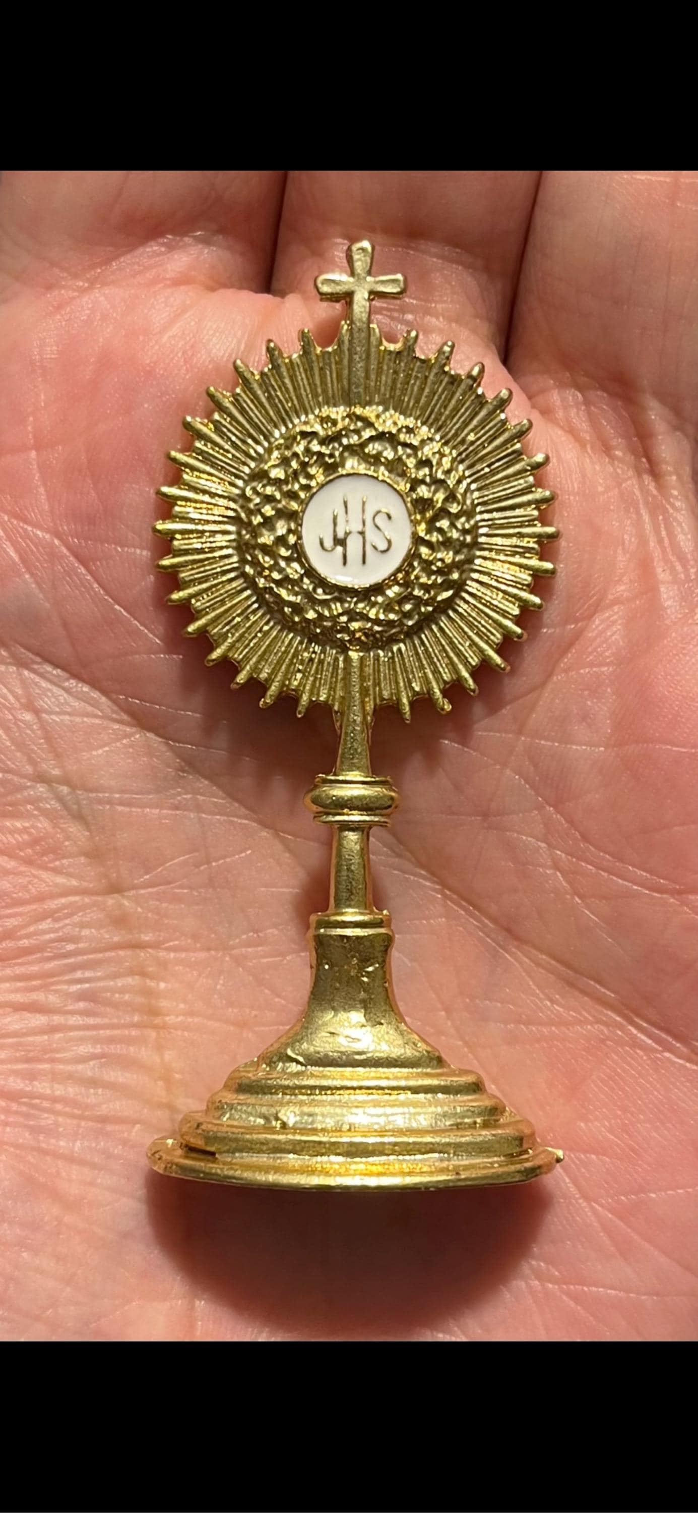 Monstrance blessed Sacrament Euharostic Monstrance catholic menstrance