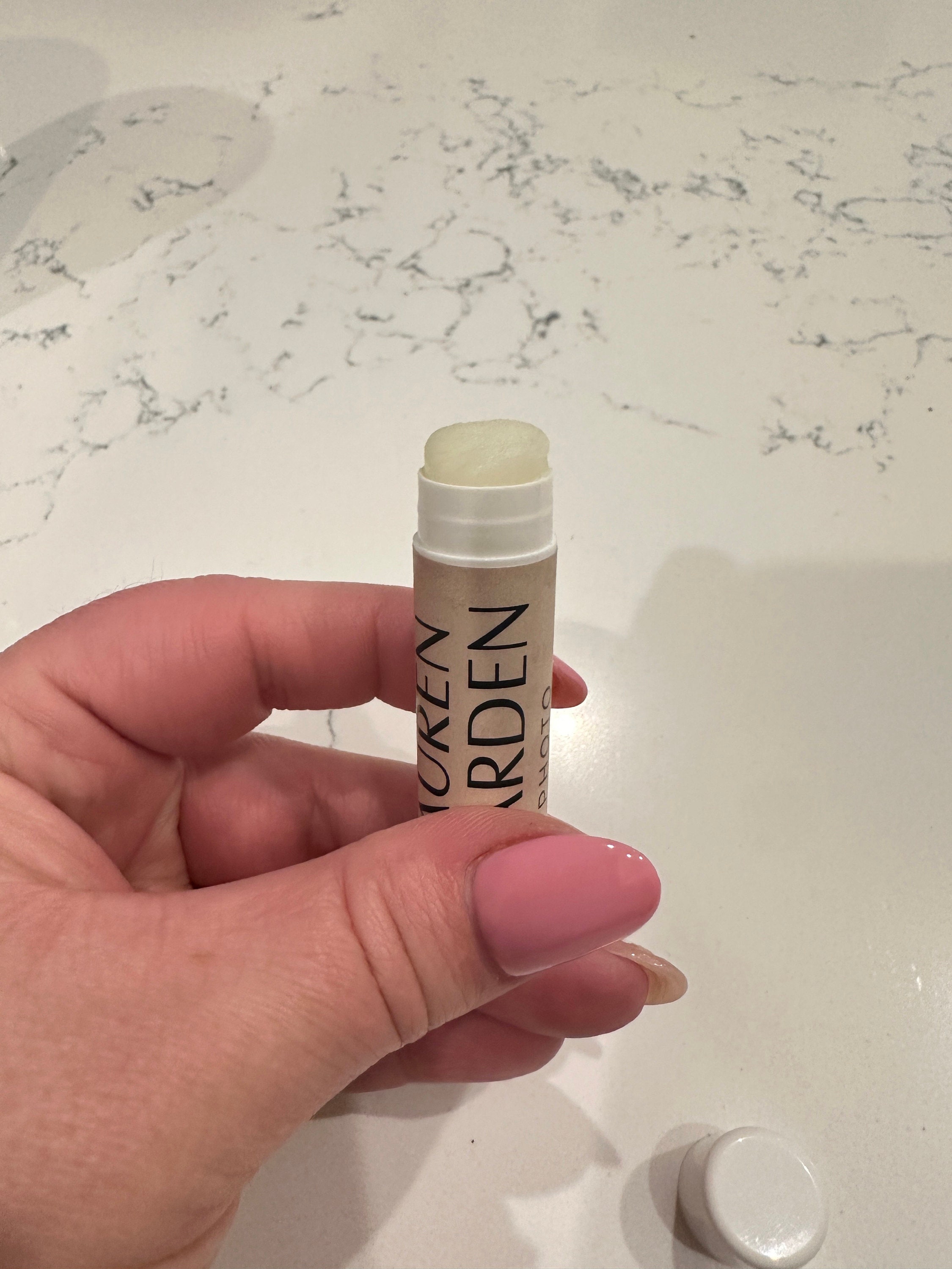 Lippenbalsam zur Hochzeit - Lippenglanz zur Hochzeit - Modernes Hochzeitsgeschenk - Personalisierter Lippenbalsam - Party-Gastgeschenke - Brautparty-Gastgeschenke - Individuelle Etiketten