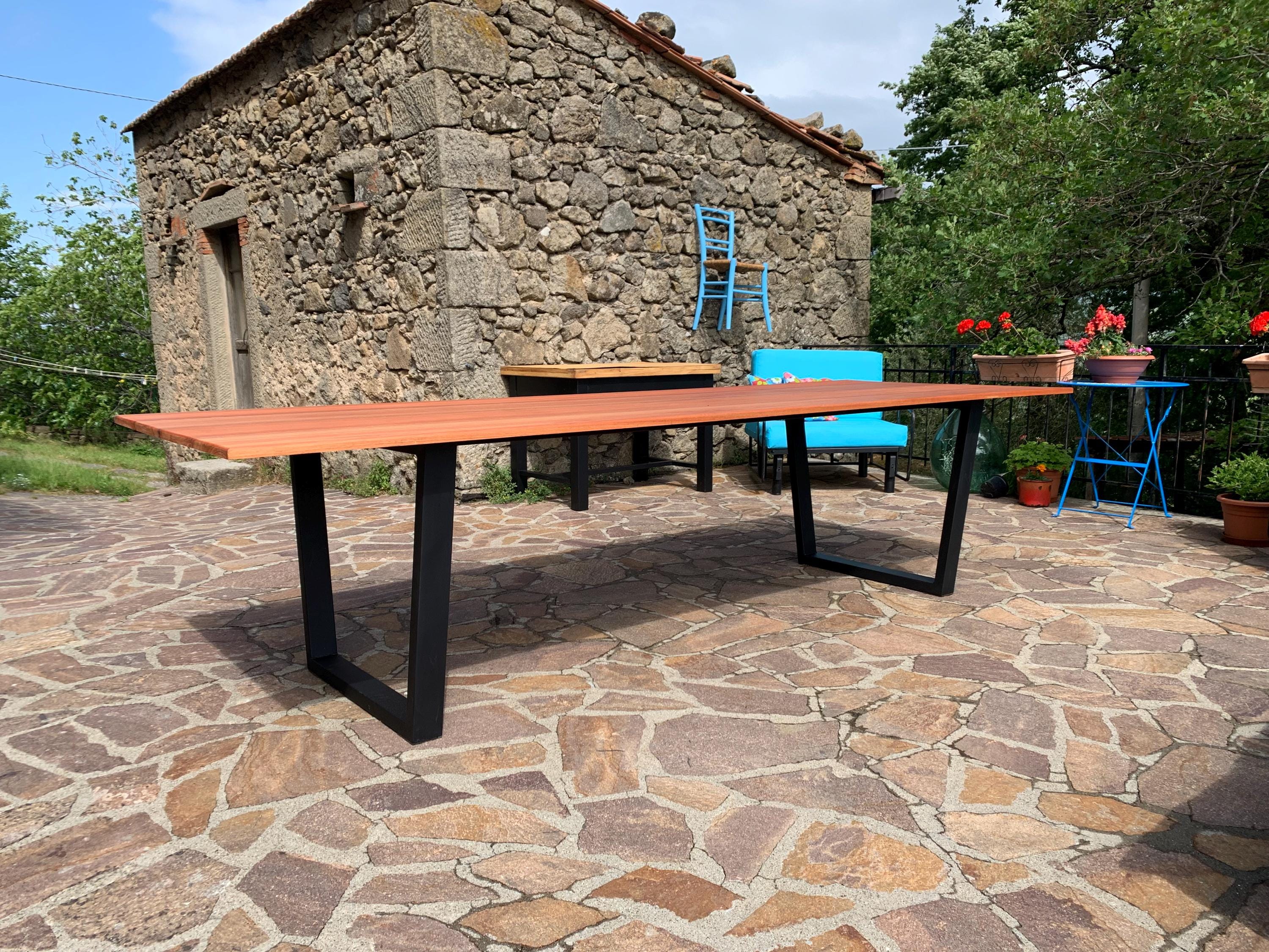Table d'extérieur Casale di Anne avec structure trapézoïdale Decimus