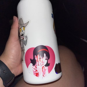 パーフェクトブルー アニメステッカー | 防水ビニールにピンクの