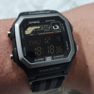 カスタムカシオWS-1600腕時計：ハイドロモッド、ネガティブLCD、ボンド