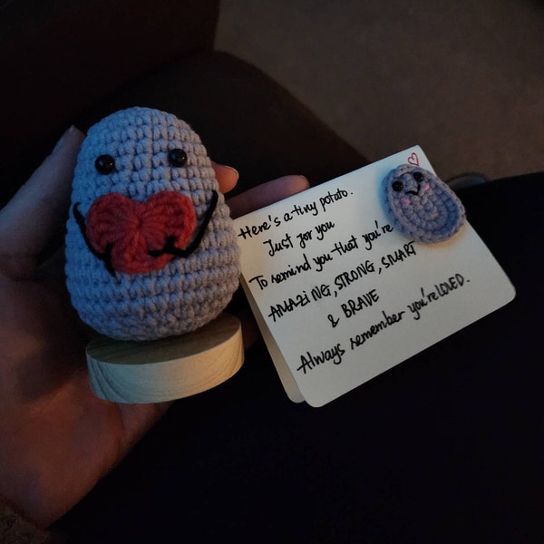 Garlic Crochet Bag Charm main image 1