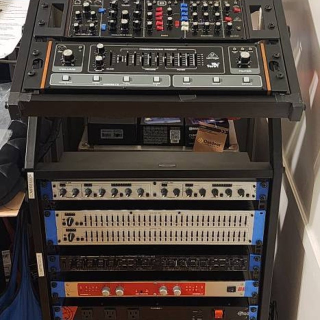 小*雨様 Behringer SPICE EDGE CRAVE ラック付き - メルカリ