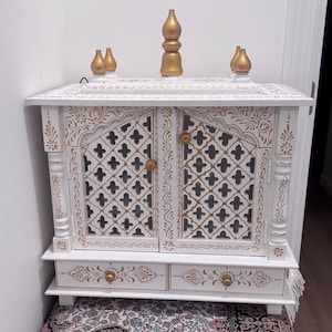 Ayesha added a photo of their purchase