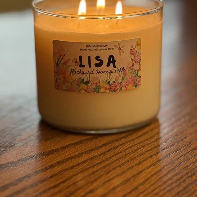 ワイルドフラワーのパーソナライズキャンドル - カスタムネームギフト