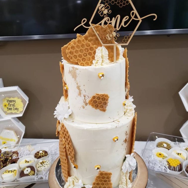 Bee birthday Cakes 💞💞💞 - Party Decoration Ideas