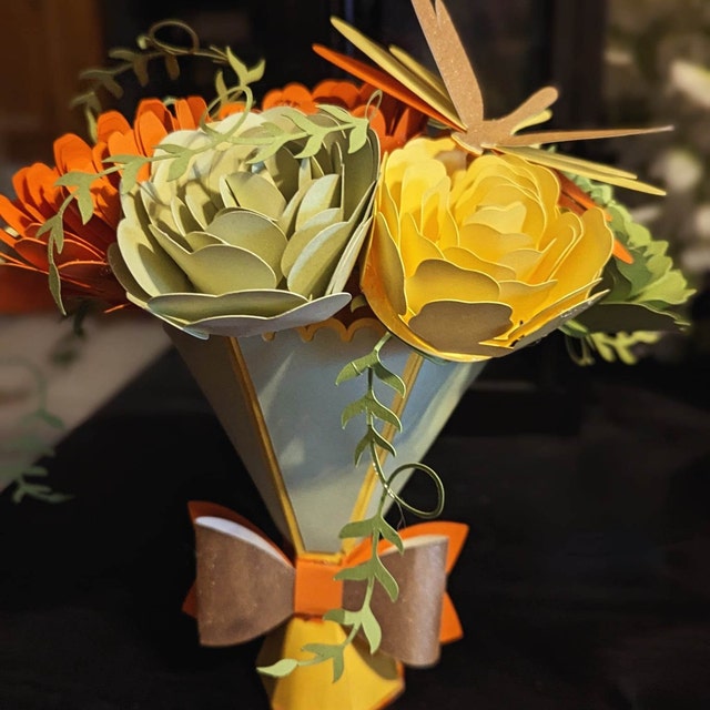 Paper Flower Bouquet With Cut Lines Ramo De Flores De Papel vase