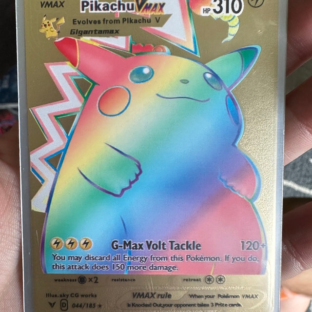 Carte Pokemon Rare Pikachu VMAX Rainbow Gold Pokmon Card  Near Mint  Collectible, Metal Promo Card, Lightning Type, Display & Gift Ready Pikachu  Collectible Card