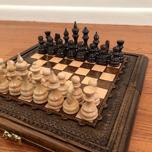 Schach edles Schachspiel Schachbrett Handarbeit MITTELALTER GELB Original 42x42 