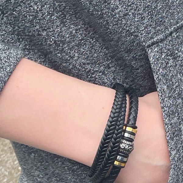 Sunglnl Infinity Knot Leather Bracelet - 'To My Son/Grandson' Engraved Message, 8.46 Inch, Black & Silver