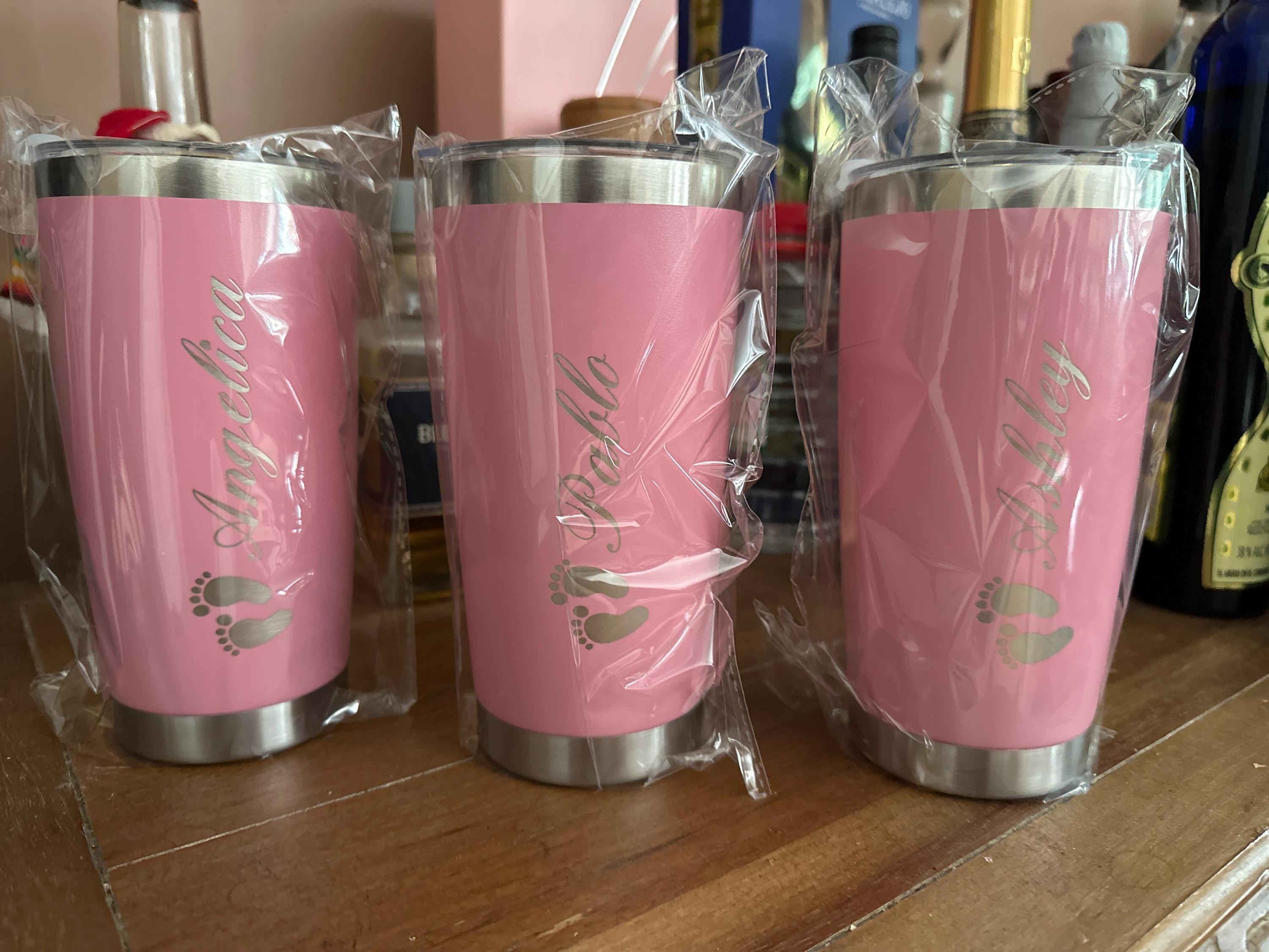 Personalisierter 20 oz Becher, Reisebecher mit individuellem Namen, Becher mit Lasergravur, Wasserbecher aus Edelstahl, Brautjungfernbecher, Isolierbecher