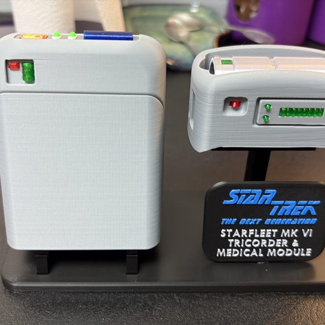 Early Era TR 560 Tricorder Modular Medical Kit 1 1 Scale 3D