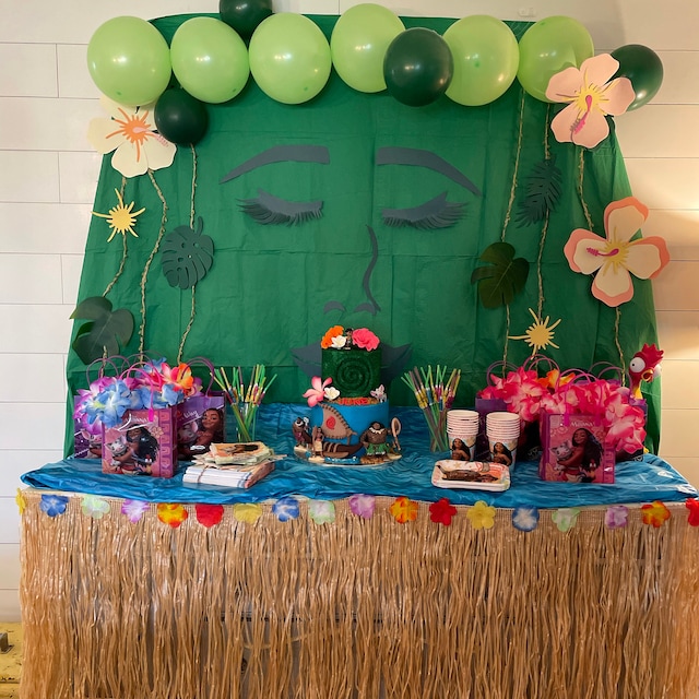 DIY Moana Birthday Party Backdrop returns the Heart of Te Fiti 