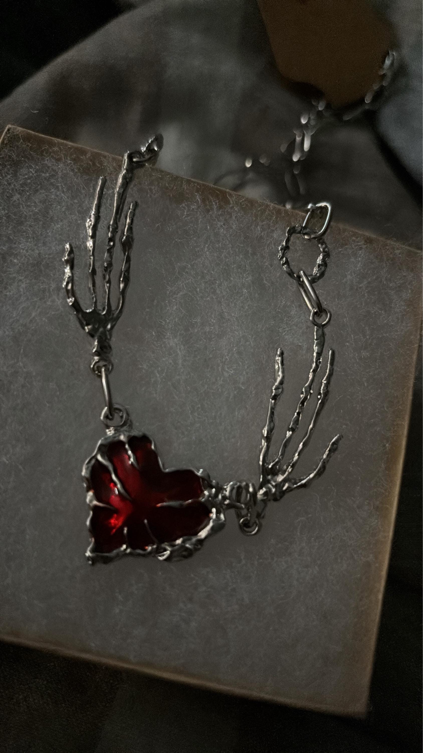Gothic Heart Claw Necklace, Skeleton Hand Pendant Necklace with Red Heart Necklace, for Women Gift, Halloween Jewelry, Halloween Necklace